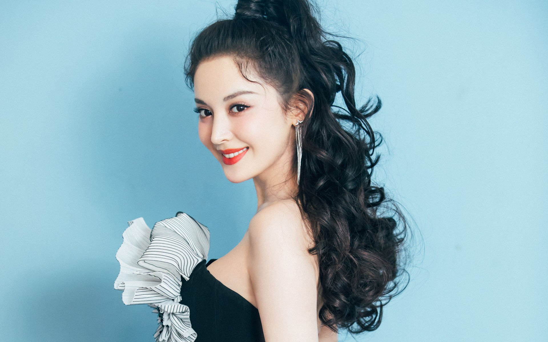 湖人击败快船,詹眉连线多次空接点燃现场,湖人队詹皇