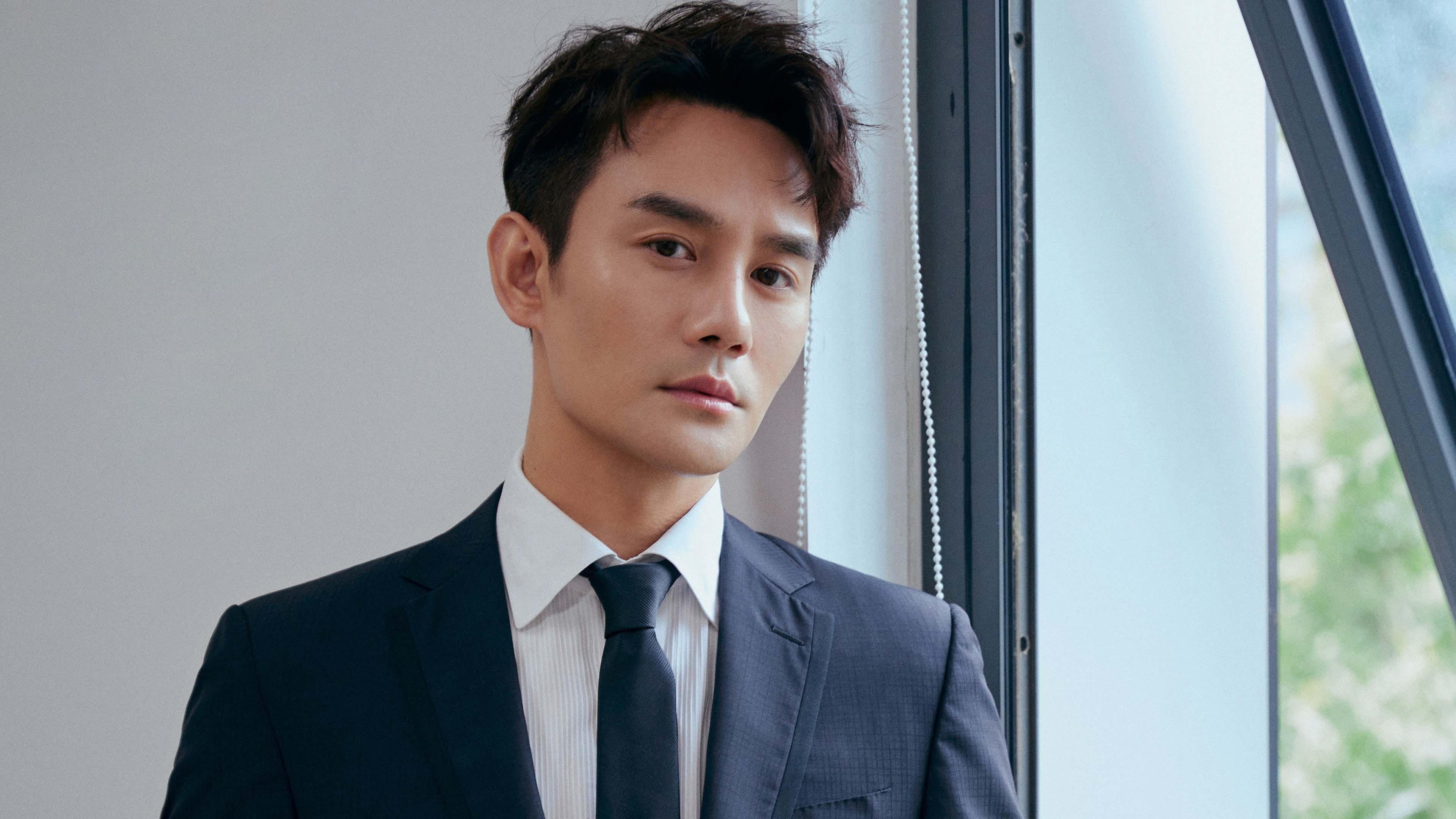 中场三人组主导控场节奏，中场组合站位