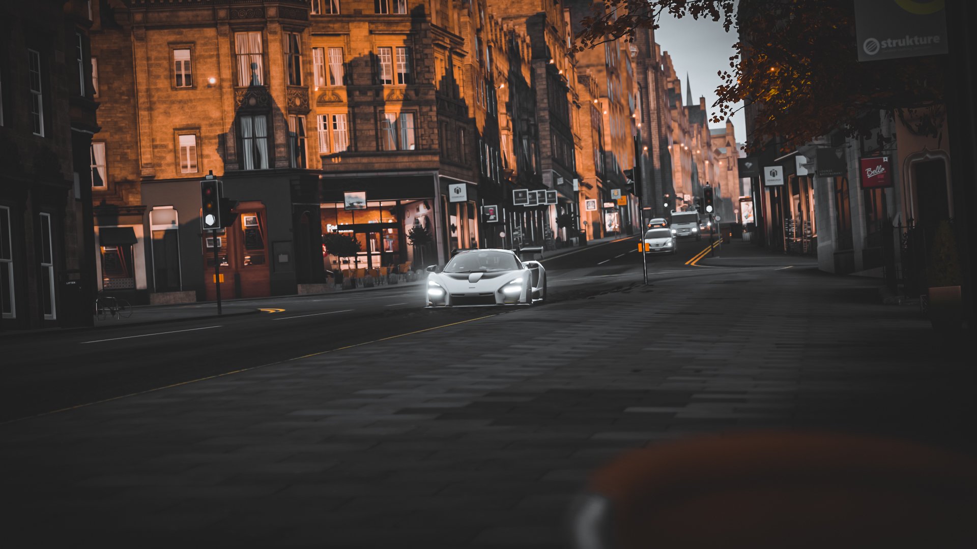 中场三人组主导控场节奏，中场组合站位