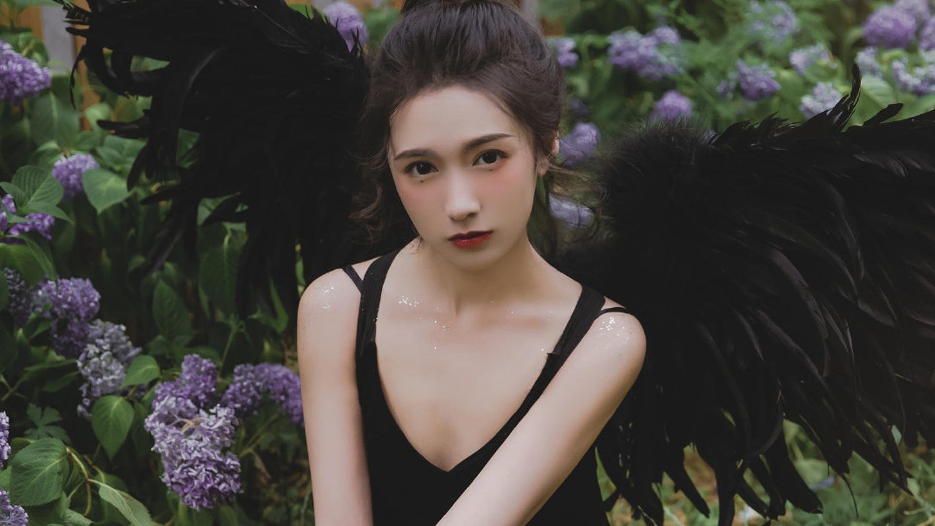 简:全黑队最具威胁的边锋之一,强大个人能力助力进攻,mf简黑